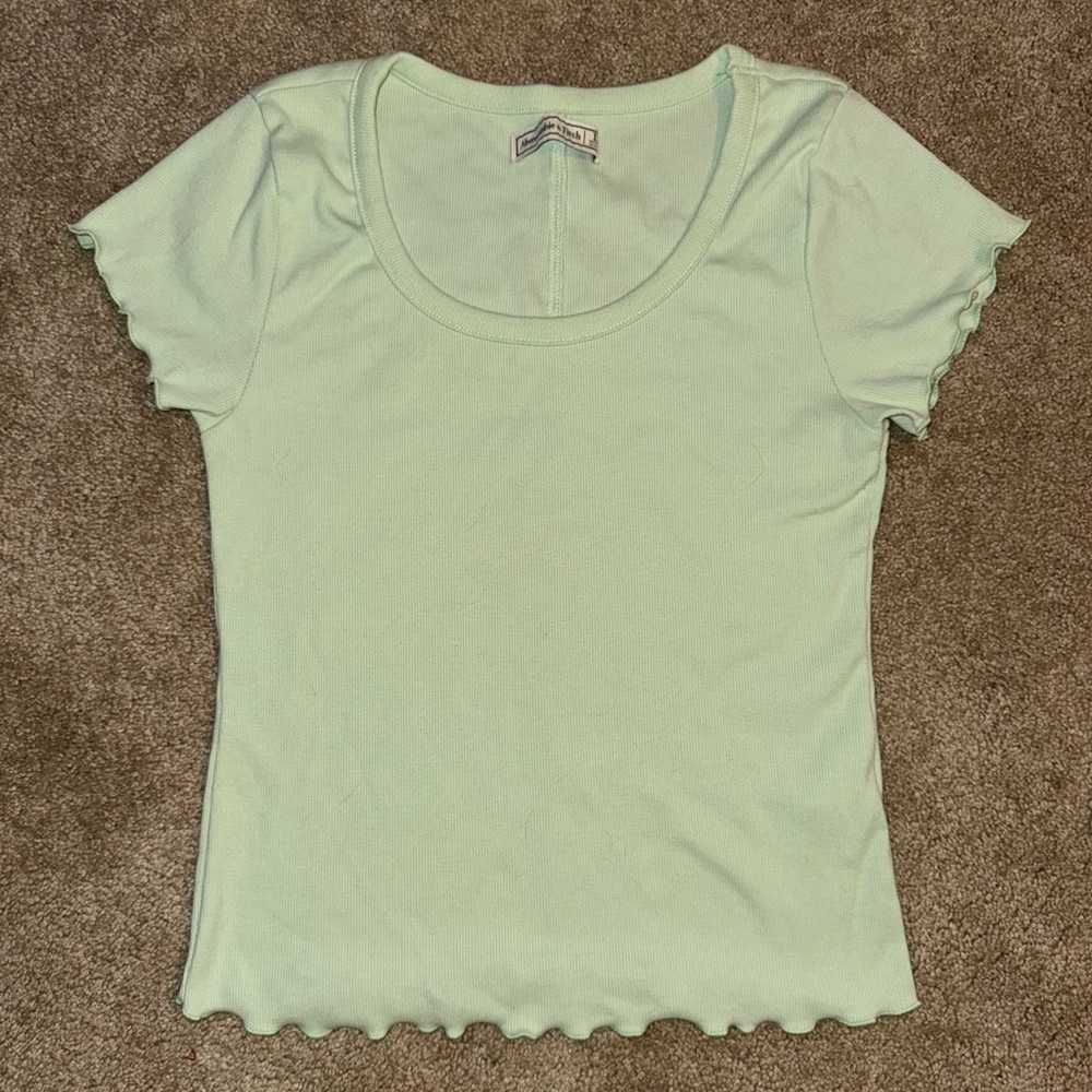 Your Favorite Summer Tee!🍈  (Abercrombie & Fitch Pastel Green Short Sleeve Top)